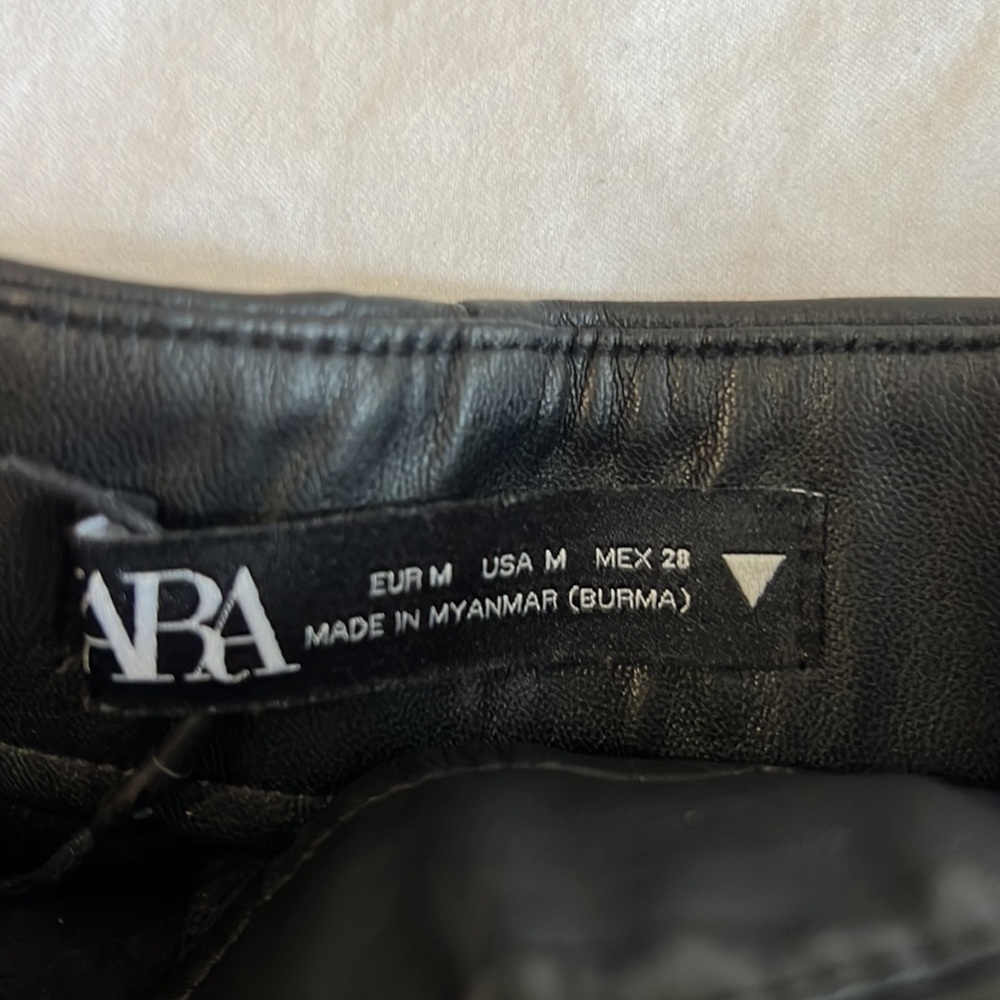 Black Faux Leather Skort from Zara - Picture 3 of 4